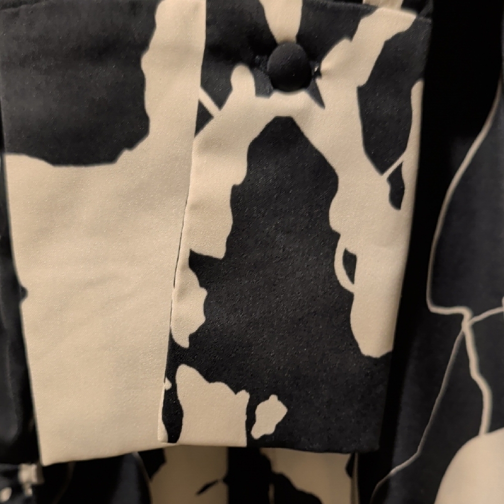 Elegant Black and White Women's Dress - Picture 8 of 15